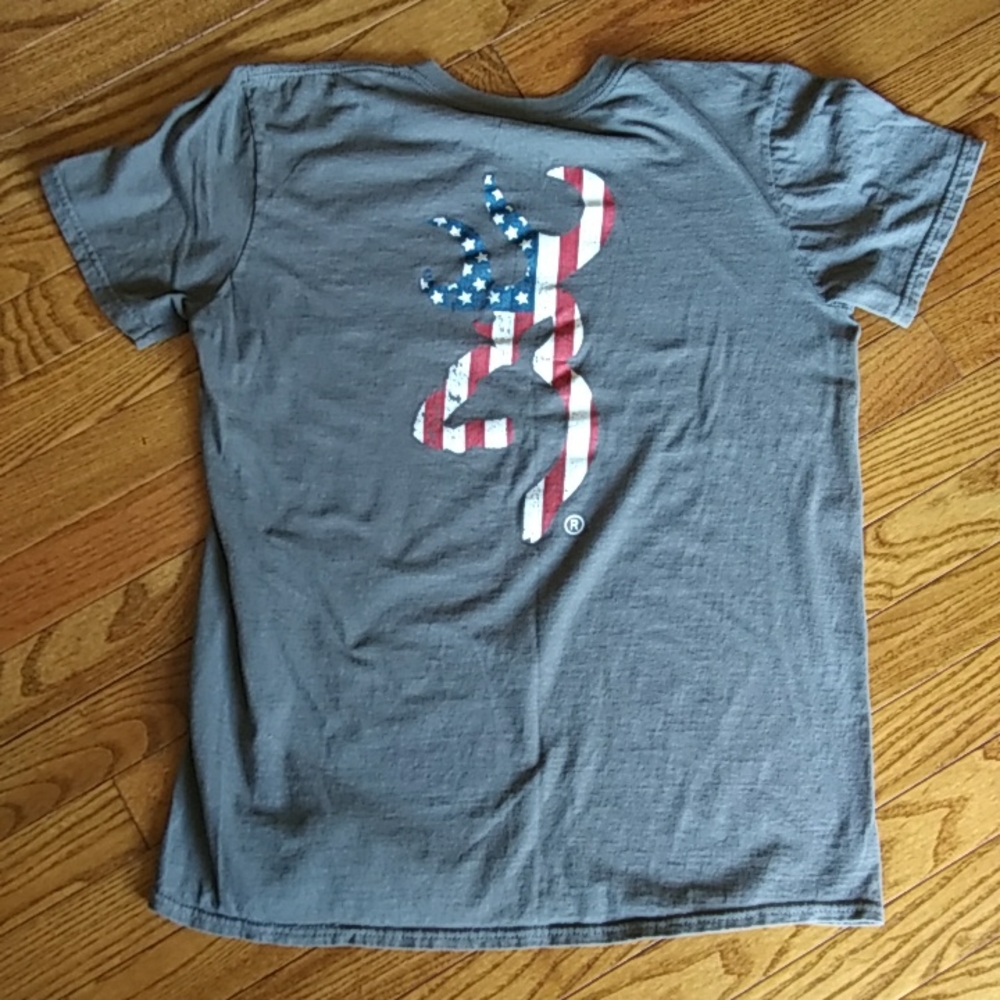 EUC, Browning Buckmark American Flag T-Shirt in Men's Medium